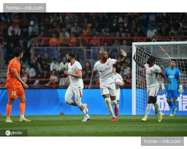 玉昆布尔克弋腾领衔防线 侯永永中场串联高原主场优势 玉昆布尔克弋腾领衔防线 侯永永中场串联高原主场优势