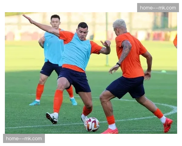 山东泰山541体系失效：边后卫压上后肋部空间暴露，青岛海牛精准利用